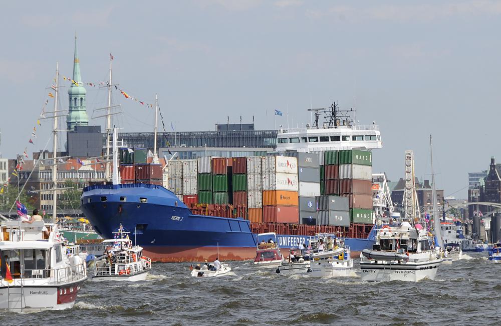 VT_00765 Cargo Vessel HERM J im Hamburger Hafen - Sportboote Motorboote | Bilder von Schiffen im Hafen Hamburg und auf der Elbe